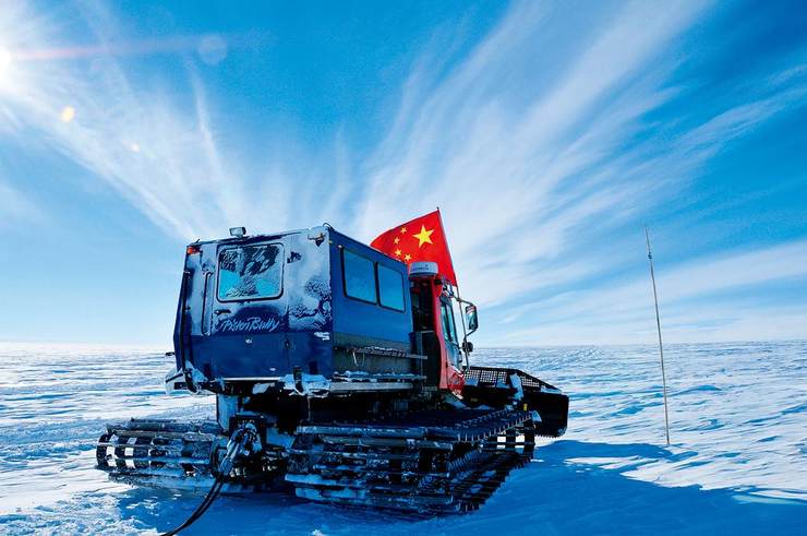 马力强劲的雪地车,可以在-40℃的低温中运行,为南极探险,科考立下汗马