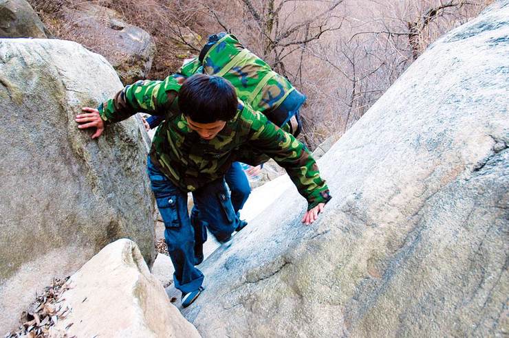 我翻山越岭,我跋山涉水