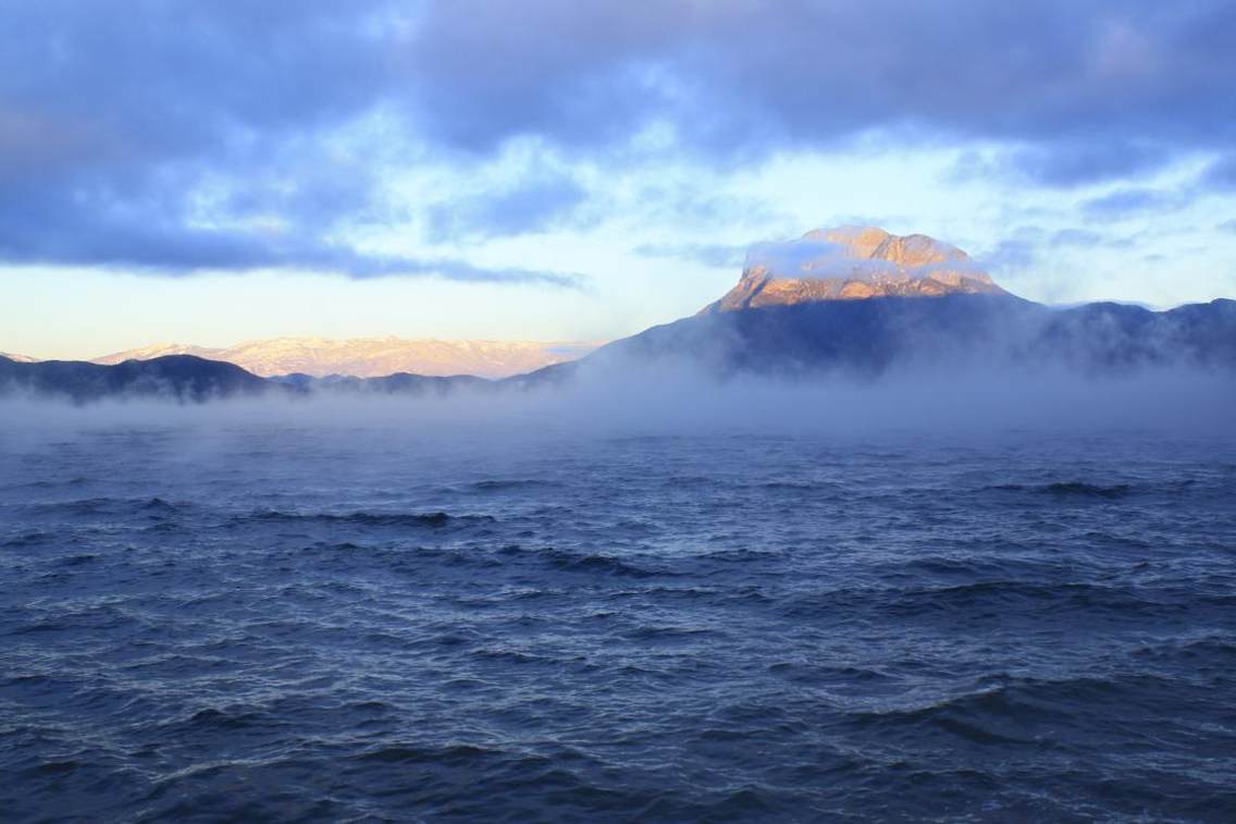 女神湾，日照格姆女神山。