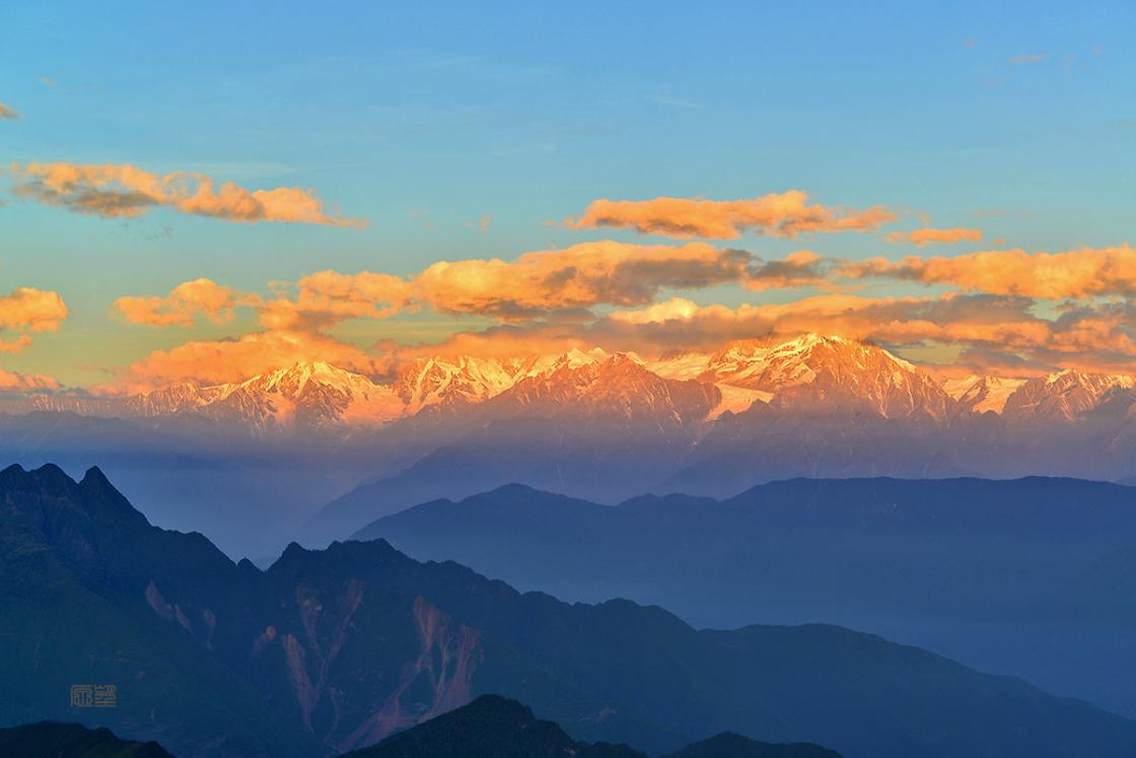 日照贡嘎金山！