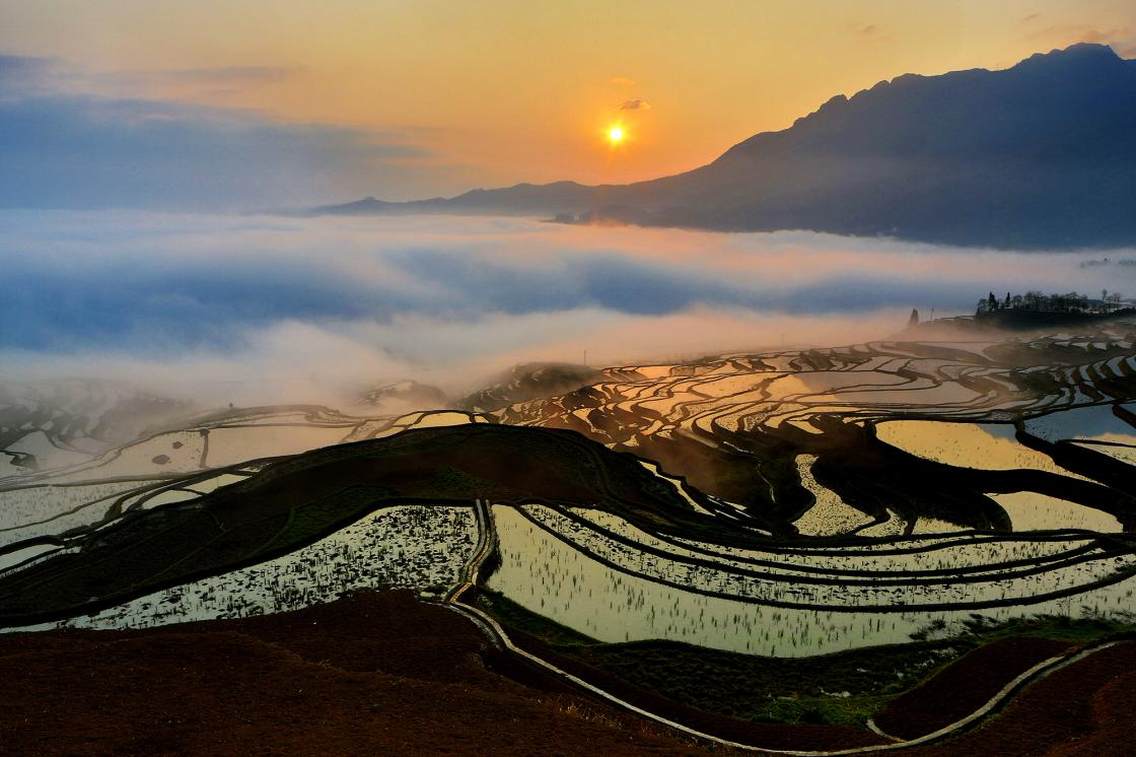 云南元阳多依树村，大自然的神笔为大地描绘出美丽壮观画卷。