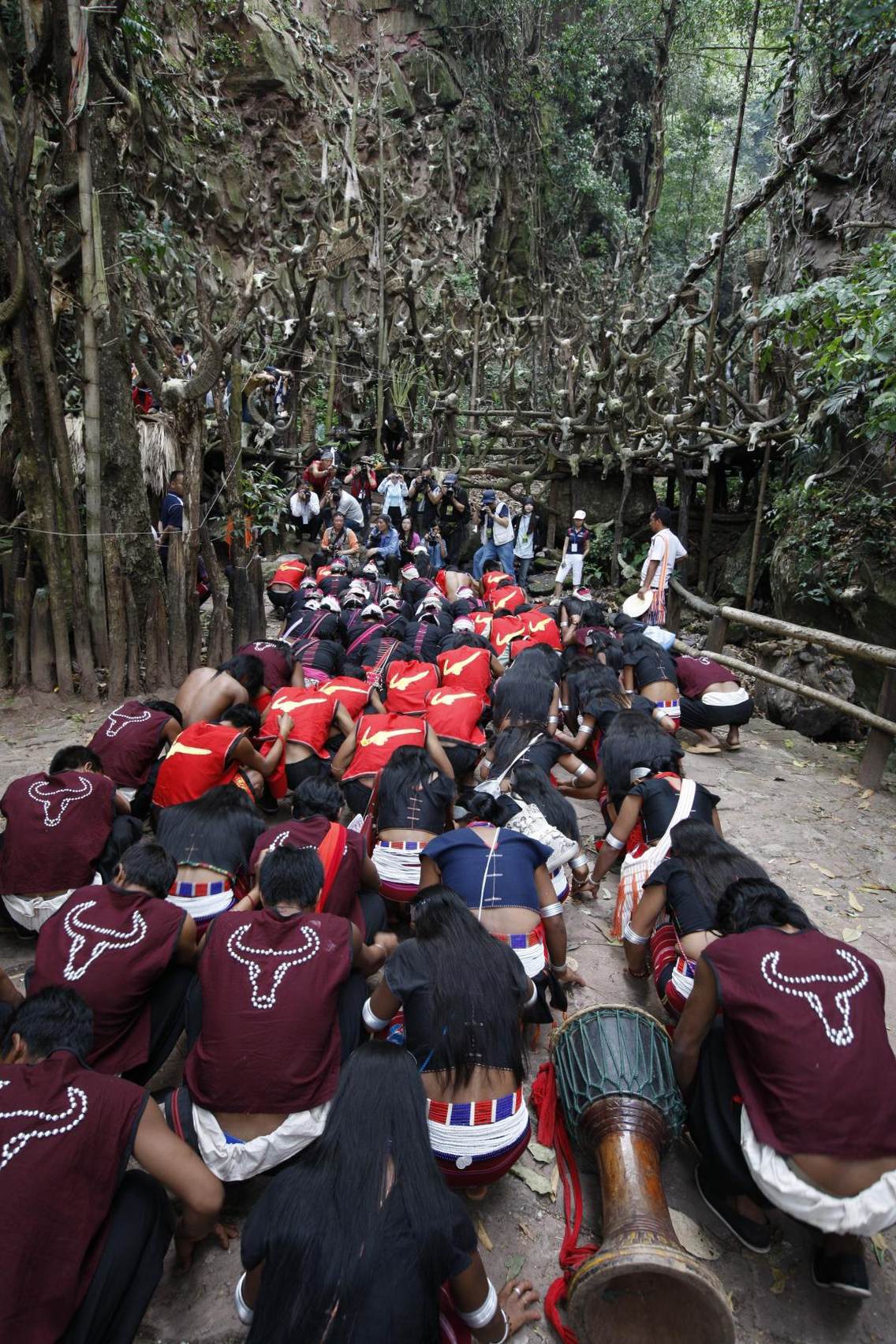 云南省西盟县佤族祭拜龙摩爷活动