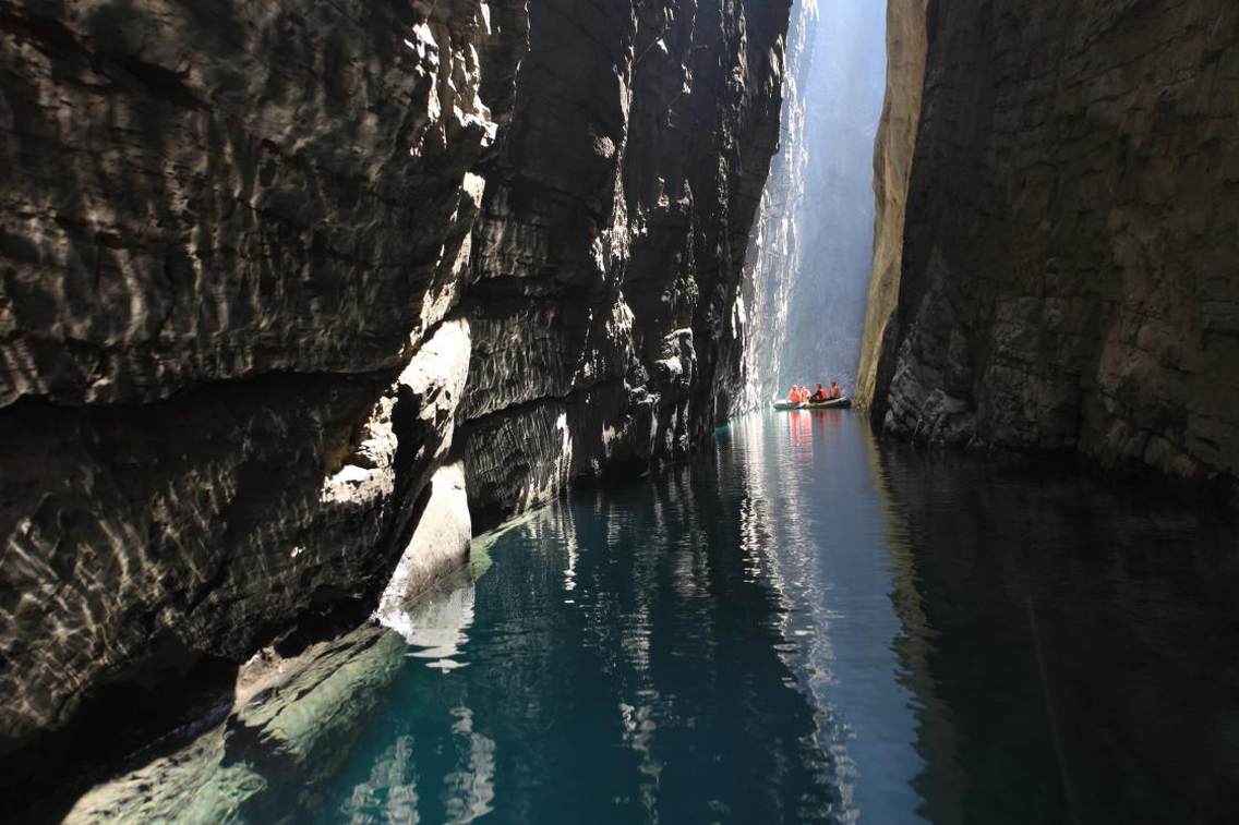 湖北恩施鹤峰屏山躲避峡 王群 摄