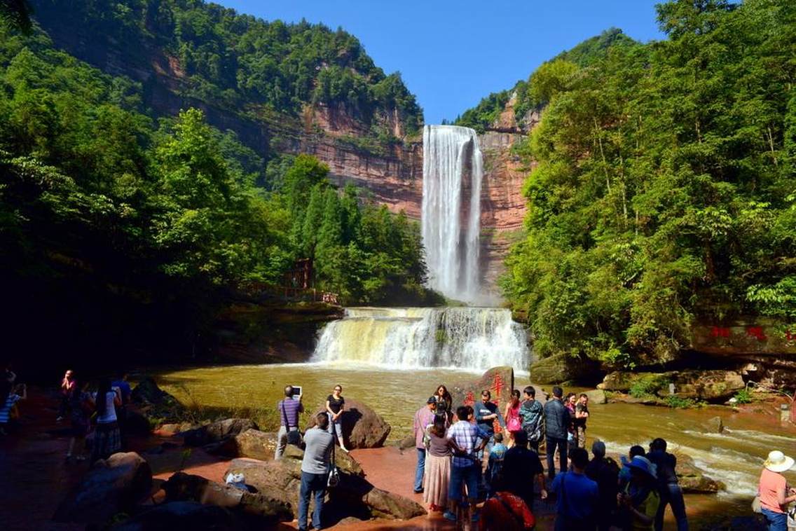 望乡台瀑布，位于重庆市江津区四面山国家级风景名胜区