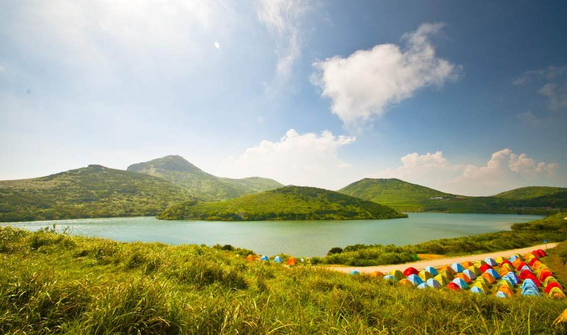 福建大嵛山岛，图片为大天湖，拍摄地点为：大天湖对面半山