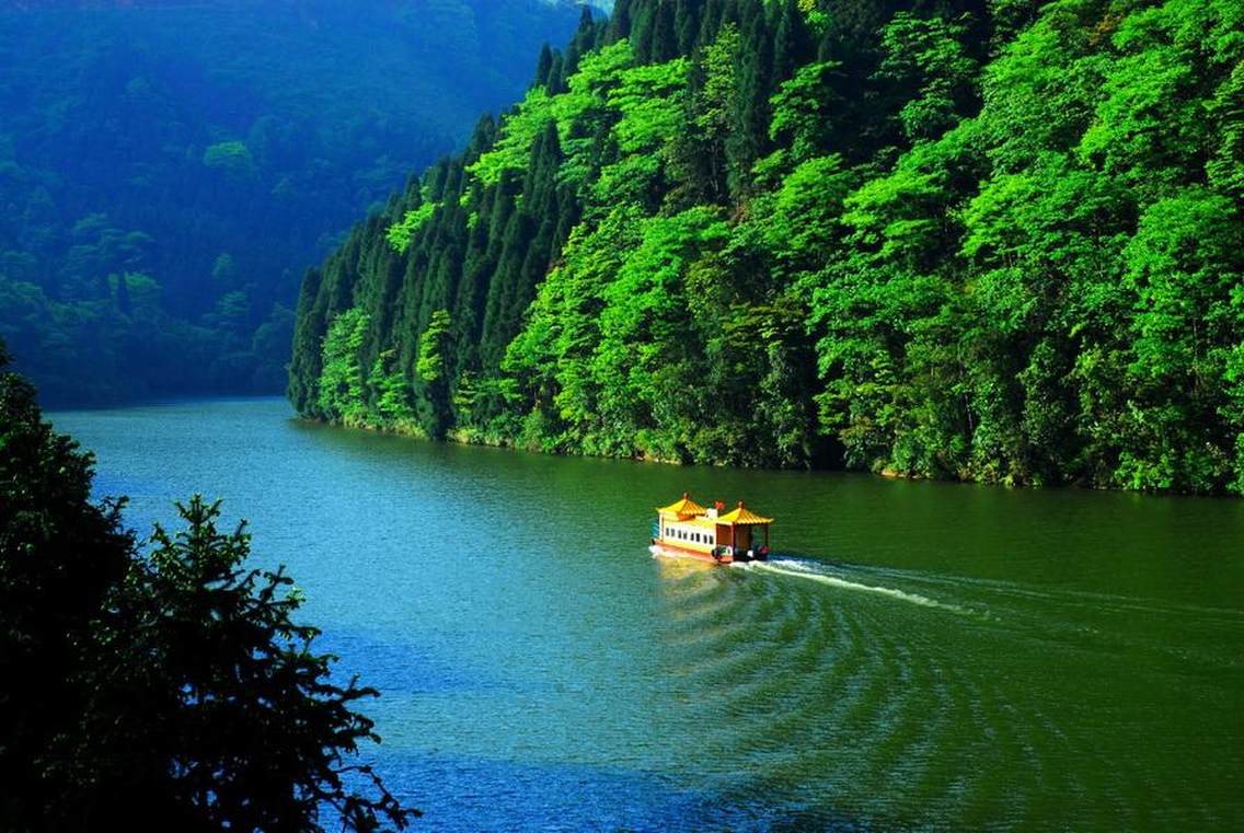 龙潭湖,位于重庆市江津区四面山国家级风景名胜区.
