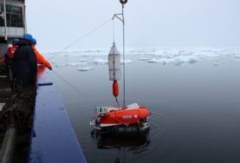 水下机器人首次成功探测冰底世界