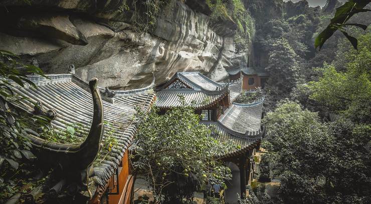 华岩洞.重庆华岩寺因寺南侧有一华岩洞而得名.