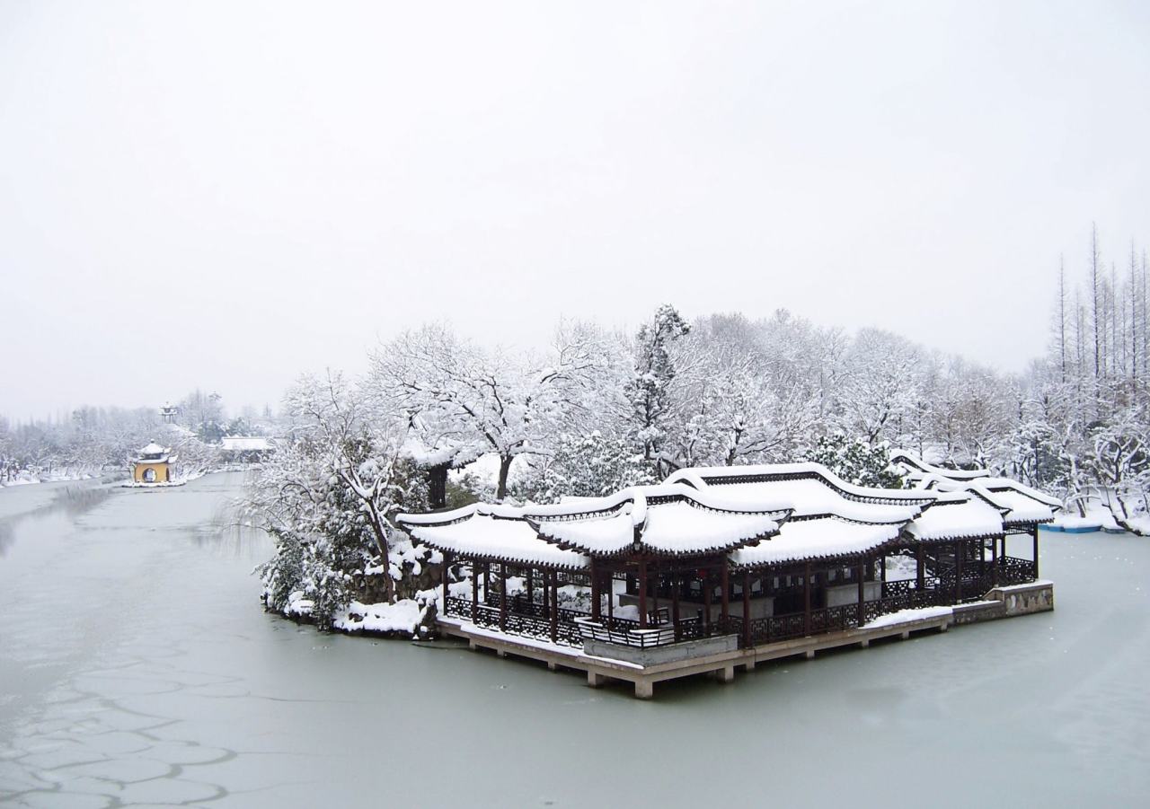 北京密云：古北水镇遇初雪，北方冬日美景尽现
