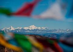 香格里拉石卡雪山顶远眺众神山