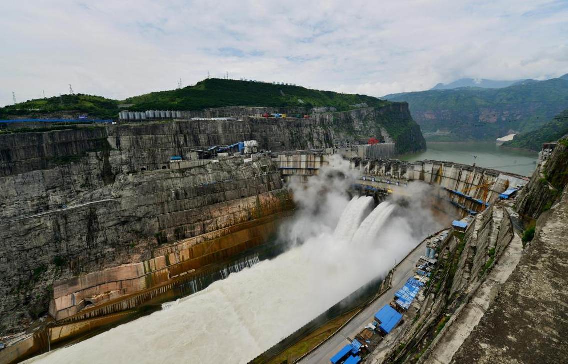 中国第二大水电站溪洛渡水电站东经103.29北纬28.15海拔380米观看方向：东南方最佳拍摄季节：1月至10月最佳拍摄时间：上午7:30—11:00下午6:00—8:30