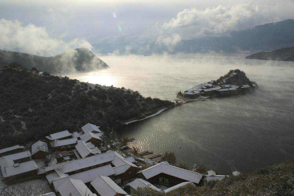 泸沽湖,雪后初霁