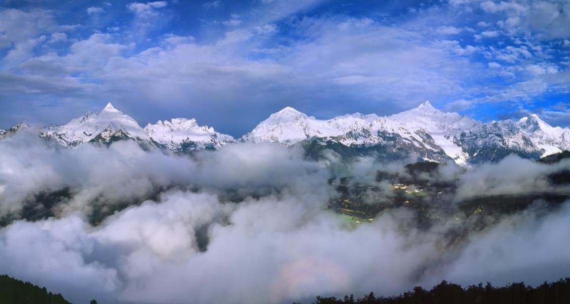 云南省迪庆州梅里雪山