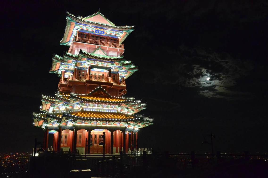 八百年风雨事，一个北京城。京西门头沟定都阁。