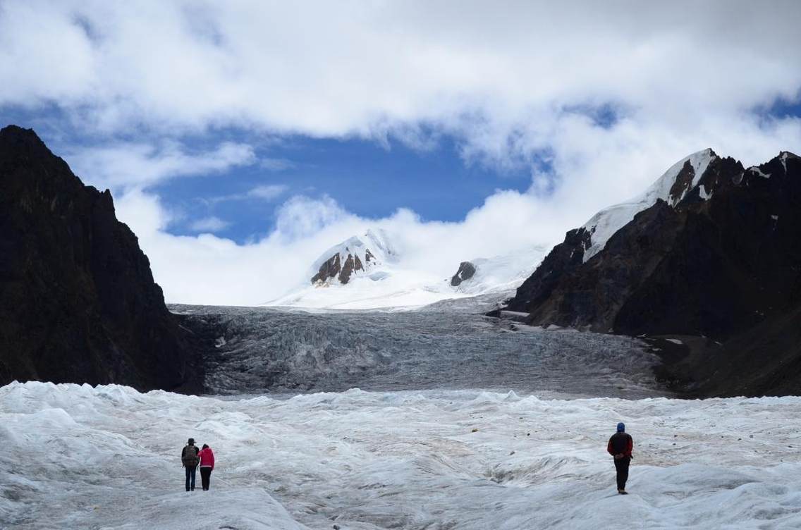 亘古不变的冰川雪山，呼唤我们将沉寂打破。