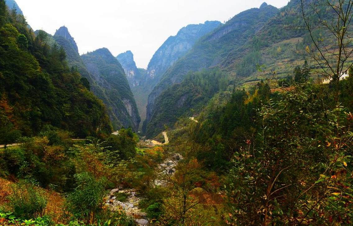 雪宝山峡谷