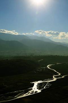 云南东川区坝塘水库沿