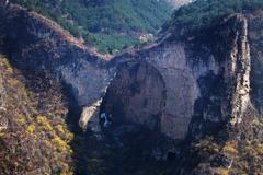 太行山罕見(jiàn)天生橋