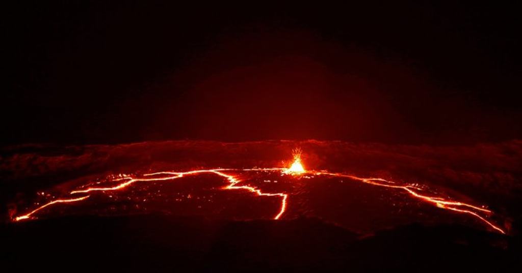 喷发中的活火山|文章|中国国家地理网