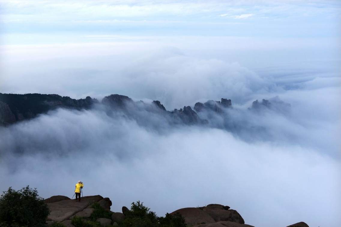 青岛 著名的“海上第一山”崂山山顶云雾