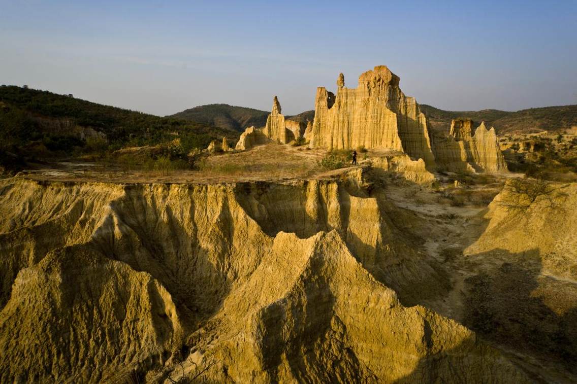 烂巴铺土林.