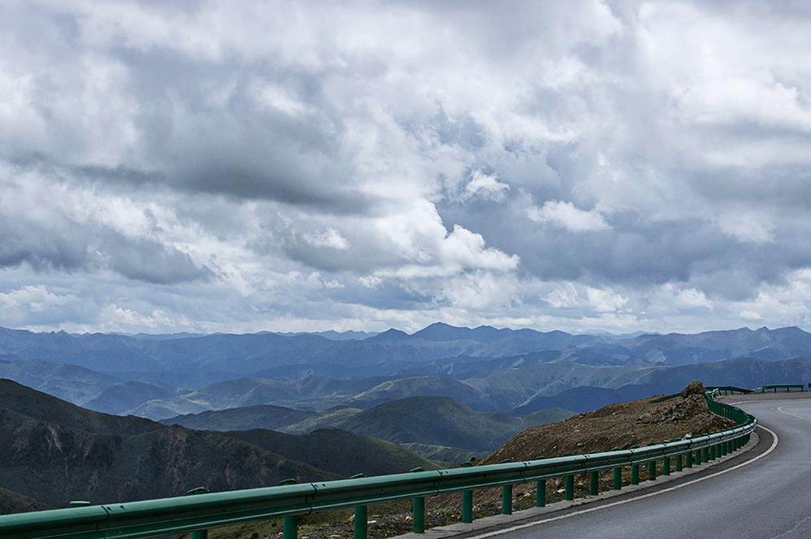 摄于川主寺去往黄龙的盘山公路上