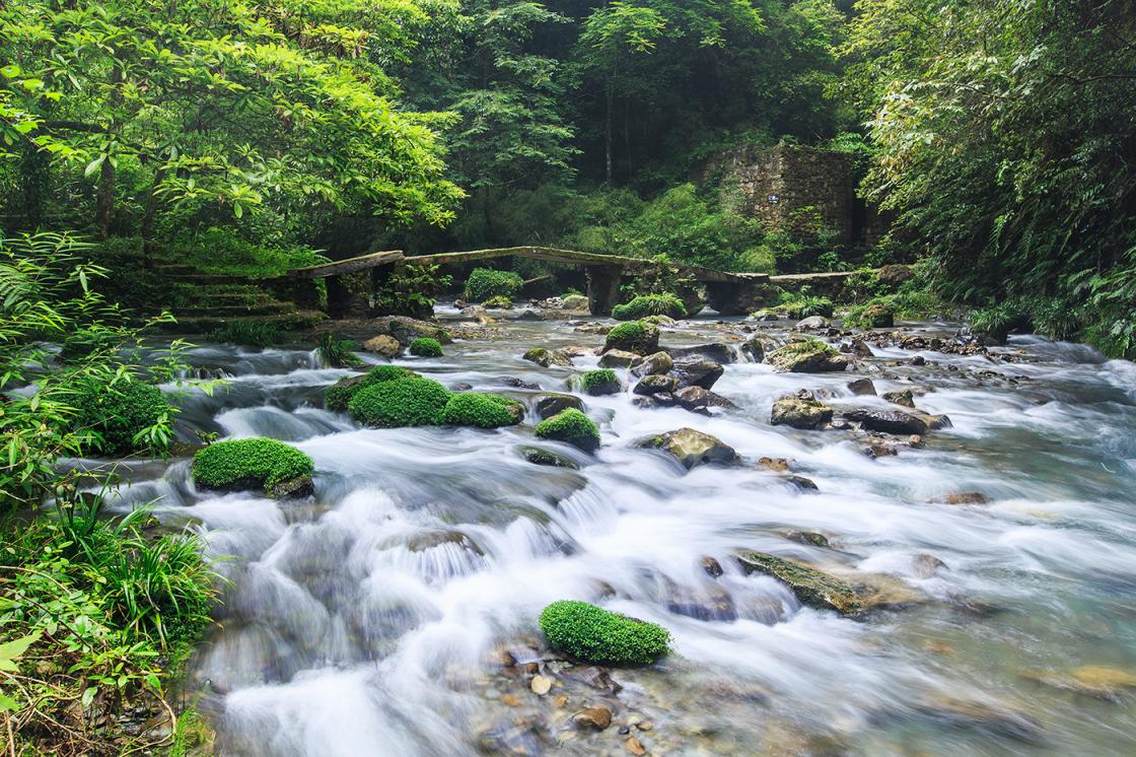 涓涓细水，流向远方