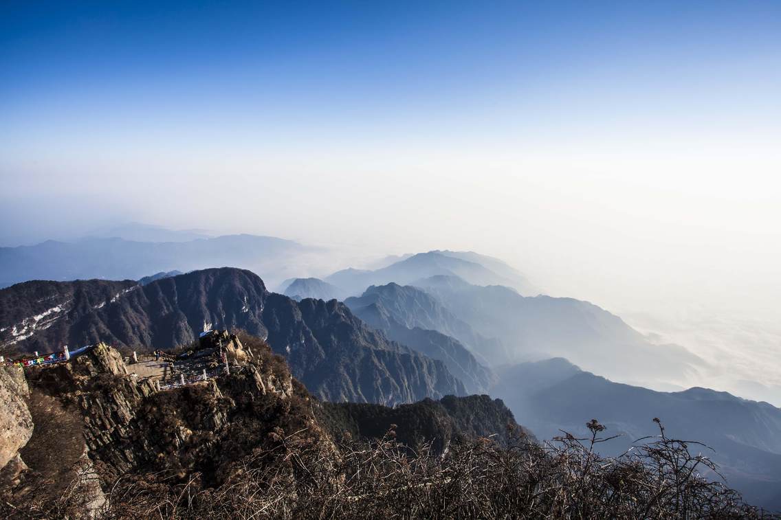 峨眉山舍身崖