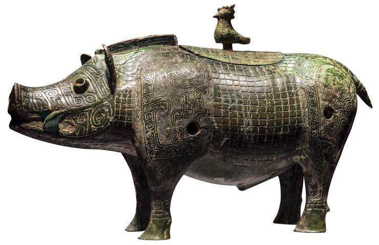 从新石器时代的猪纹陶钵,到商周两代的青铜猪尊,人对猪的刻画,显示出