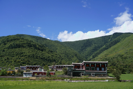 第六届安巴文化旅游季中国藏民居保护与发展论坛在四川道孚县成功举办