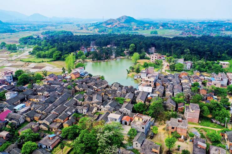 这是位于道宁盆地的一座古村落—道县祥霖铺镇田广洞村.